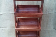  Frutero de 4 estantes 1'40 alto ,madera de pino,teñido en sapeli ,acabado en laca 200€