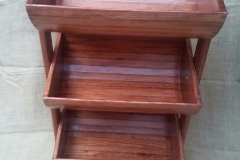  Frutero de dos estantes un metro de alto , madera de pino, tinte sapeli 150€