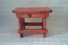  Banco de madera de pino. 25 de alto .30€